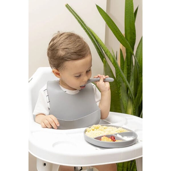 Gri 3 lü Silikon Yemek Seti - Önlük + Diş Kaşıyıcılı Kaşık + Vakumlu Tabak