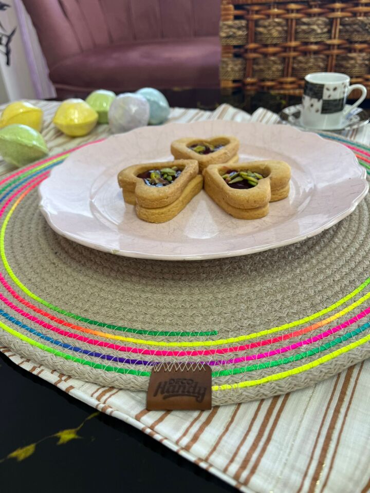 DecoHandy 39cm Neon Renkli Şeritli Jüt Örme Supla Amerikan Servis