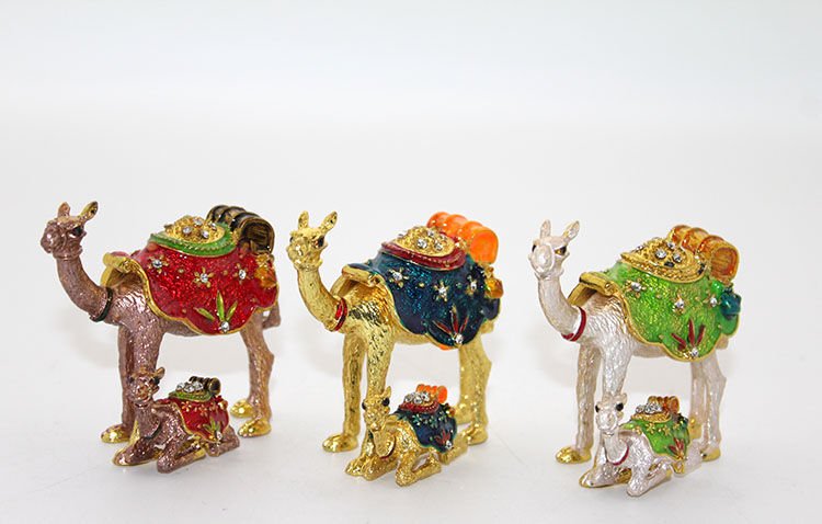 Swarovski Yavrulu Deve Model 1